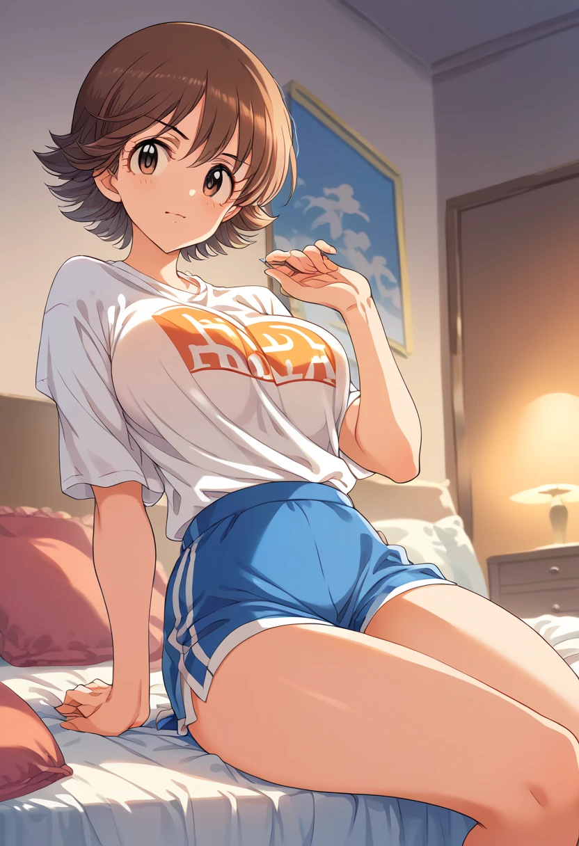 my Honda,  short brown hair,  big breasts shirt,  hotel room, abergonzada, desnuda