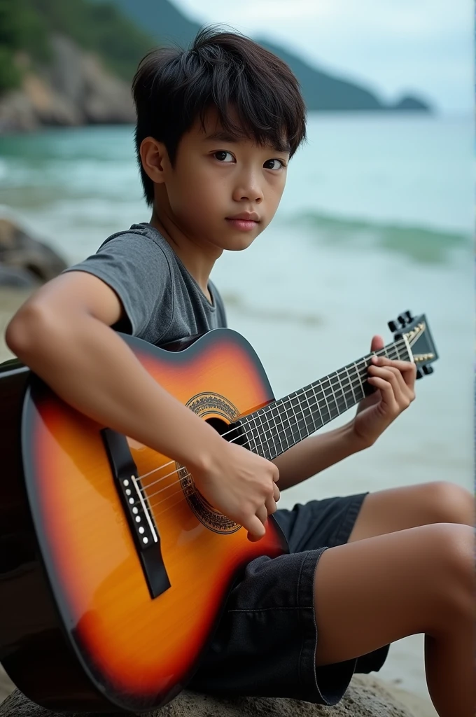 There's a boy who's standing on a boat with a guitar maker, cabrito, Toma de retrato, posing on a beach with the ocean, Toma de retrato detallada, Jugar en la playa, photography portrait, Foto comercial de juguete, imagen vertical, photo session, Foto en modo retrato, artistic rendition, sosteniendo una guitarrara, musician, por Juan O'Gorman, jose miguel roman frances, guitarra