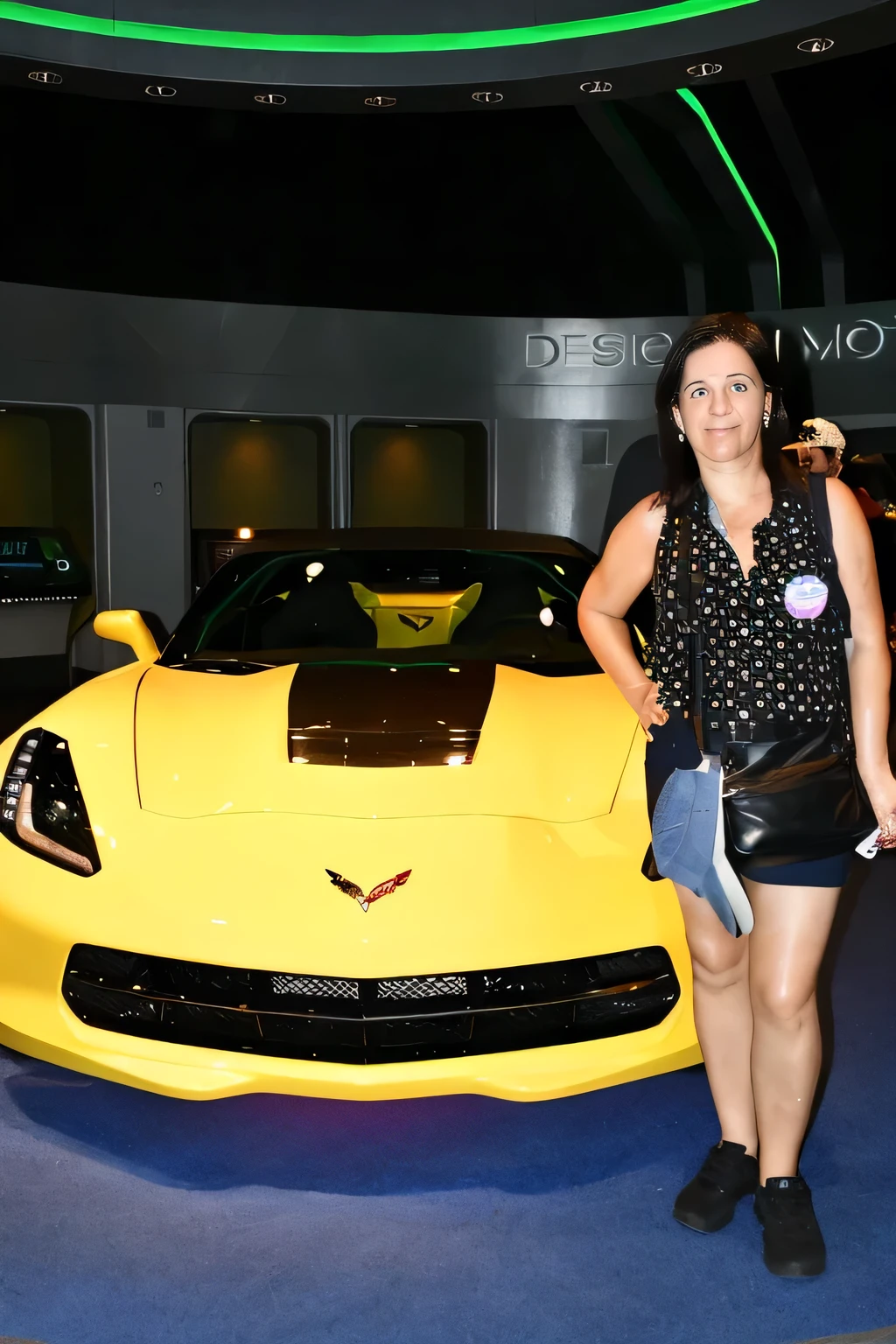 uma foto de uma mulher, vestido casual, pele realista dirigindo o carro em uma rodovia