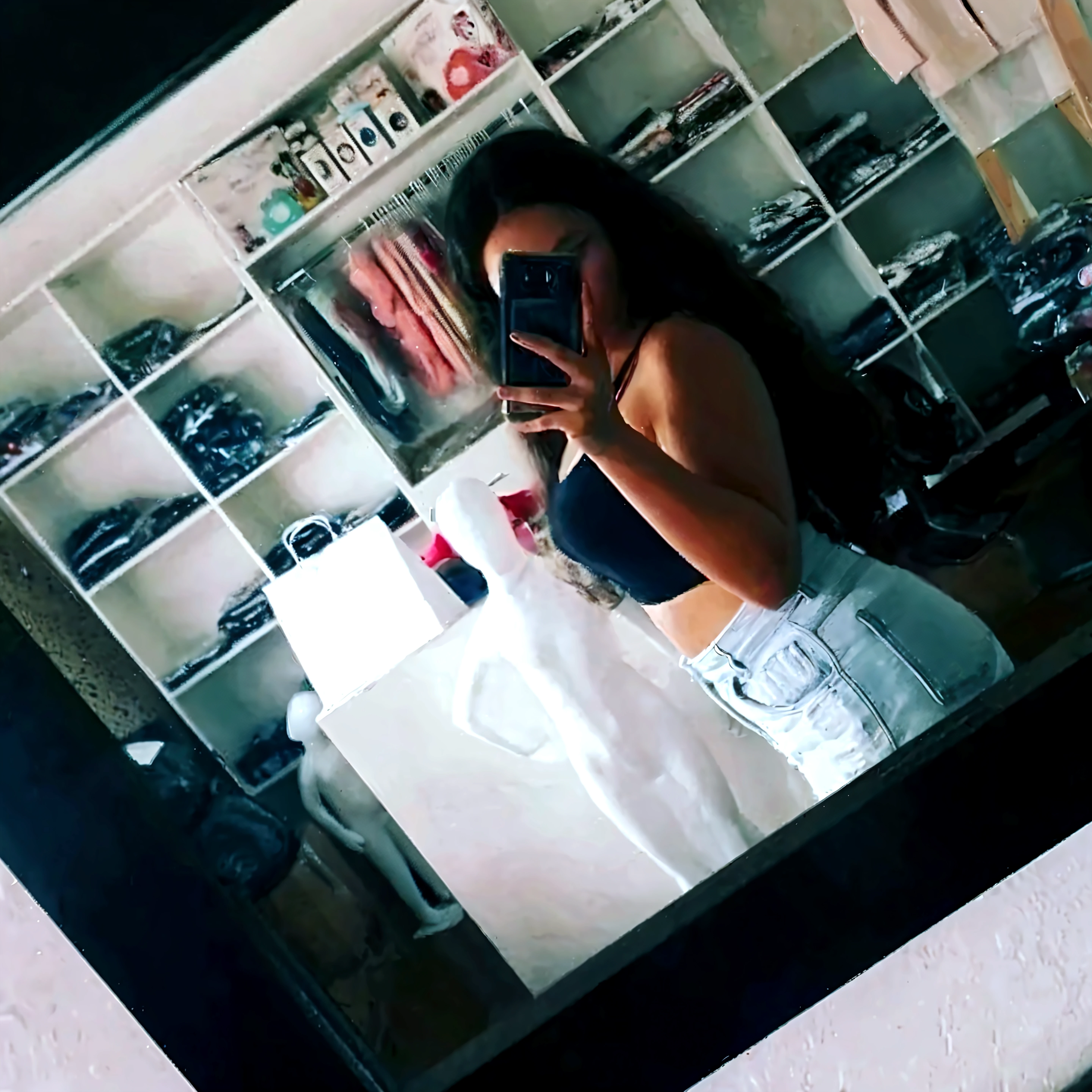Deixe esta mulher sem roupas totalmente nua
