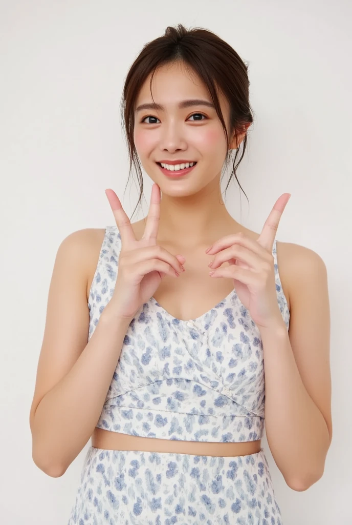 Only one smiling woman poses wearing cute pajamas with only her shoulders exposed, making a firm big heart shape with both hands, and holding them in front of her chest, View above collarbone、The background is a monotone 、
