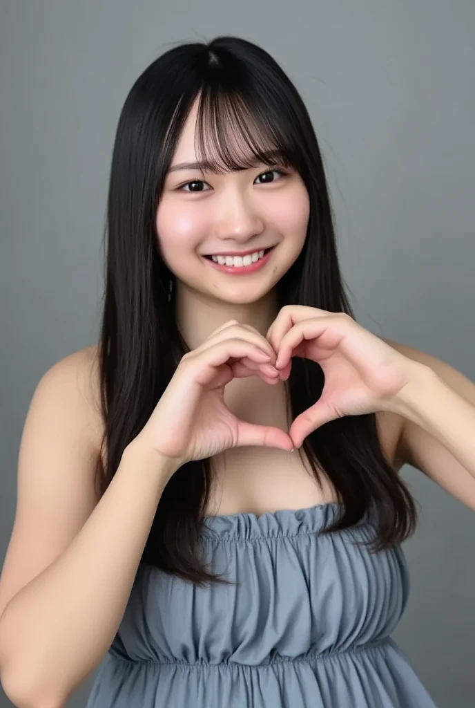 Only one smiling woman poses wearing a camisole, making a firm big heart shape with both hands, and holding it in front of her chest, View above collarbone、The background is a monotone 、
