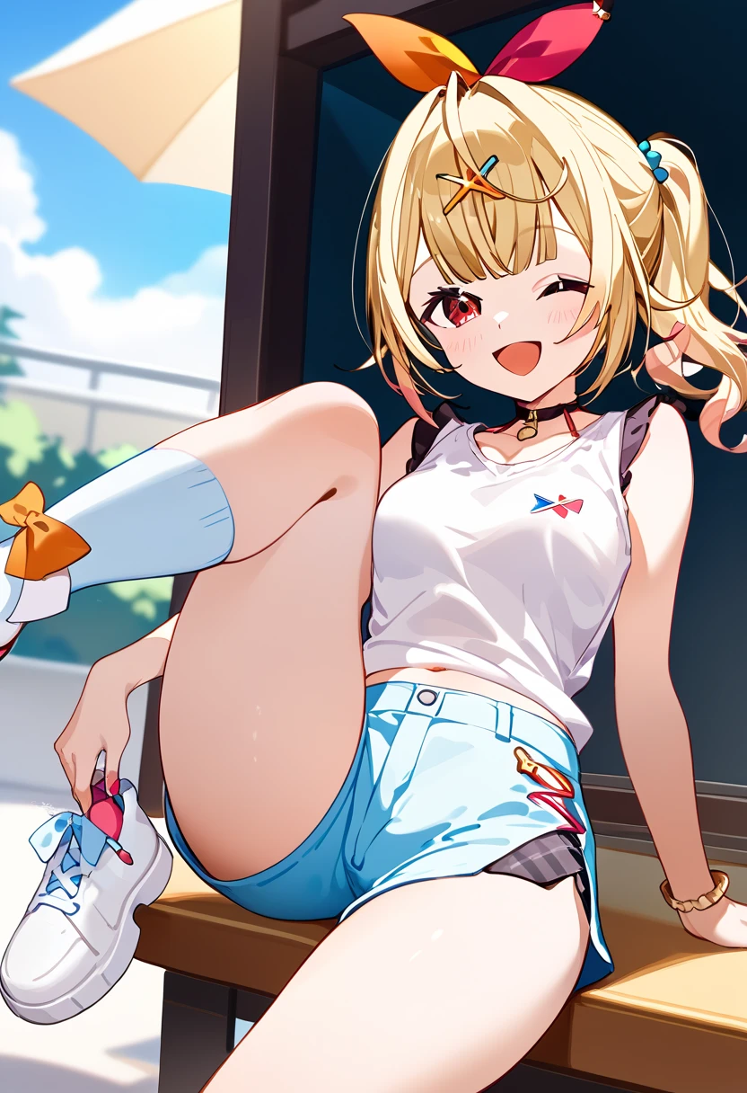 hololive,hoshkawa sara,Nijisanji, sleeveless white t-shirt、Light Blue Shorts 、水色shoes下、shoes、 Blonde ponytail、 bunting hairpins 、Red eyes、black show pants 、I can see your thighs、Big ass、 thighs are thick、 has small breasts、 spread your legs wide 、Raise one leg a lot、 open her mouth 、Wink