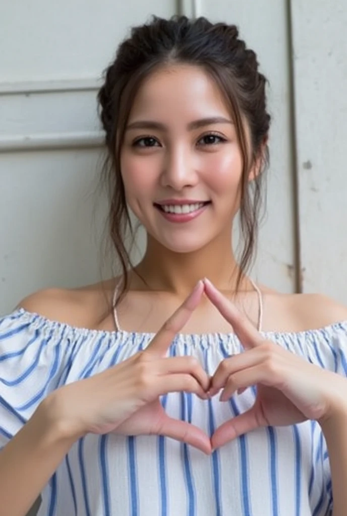 A smiling woman is posing alone wearing off-the-shoulder pajamas, making a firm big heart shape with both hands, and holding them in front of her chest, View above collarbone、The background is a monotone 、
