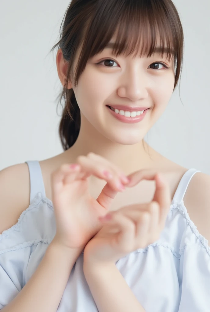 A smiling woman poses alone wearing off-the-shoulder pajamas in pastel colors that convey warmth simply by touching them softly and softly, making a firm, large heart shape with both hands, and holding them in front of her chest, View above collarbone、The background is a monotone 、
