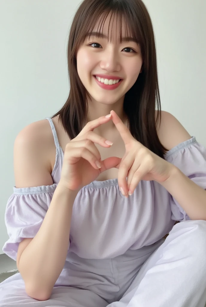 A smiling woman poses alone wearing off-the-shoulder pajamas in pastel colors that convey warmth simply by touching them softly and softly, making a firm, large heart shape with both hands, and holding them in front of her chest, View above collarbone、The background is a monotone 、
