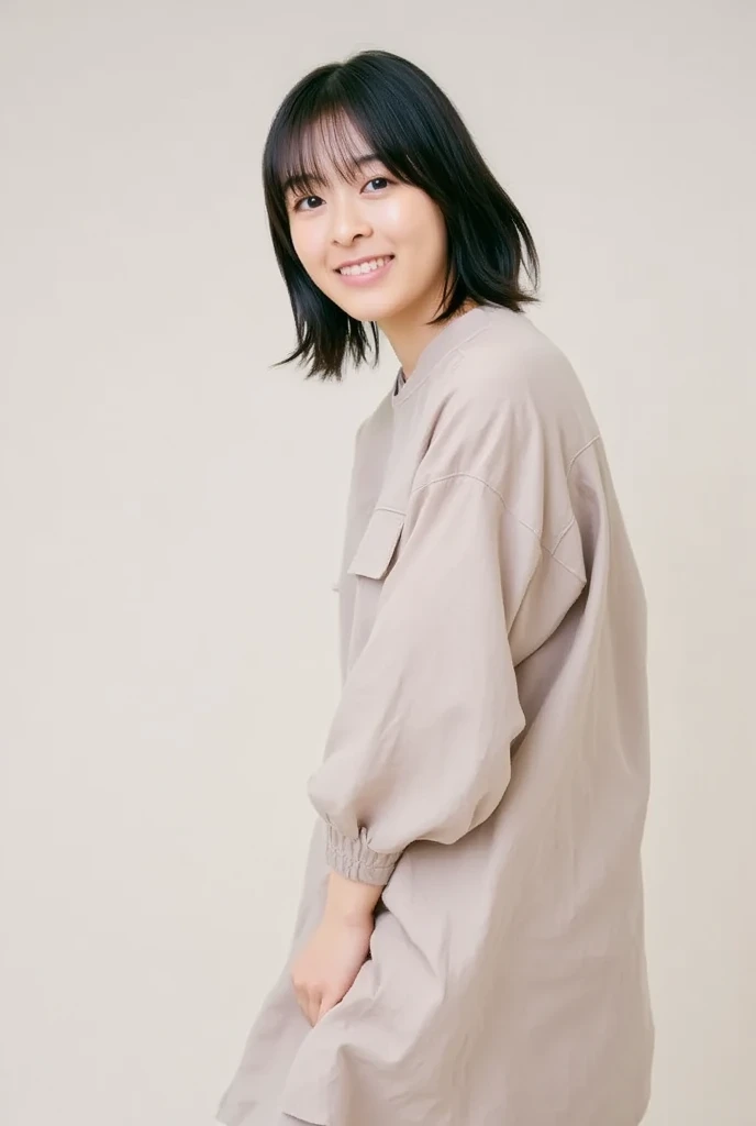 (8k、RAW Photos、highest quality、masterpiece:1.2)、(Realistic、Realistic)、1 Japanese girl、(((25 Years Old)))、(Short hair)、((Black Hair))、((White Lingerie))、((Petite Woman))、skeletally correct