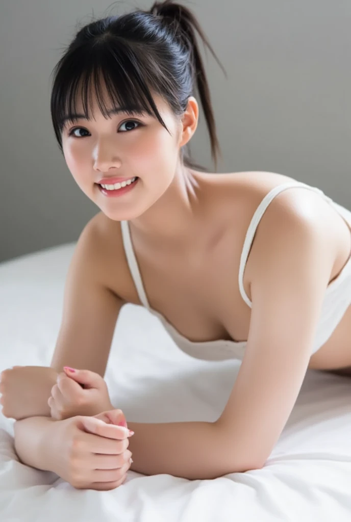  A smiling woman is completely naked and posing on all fours, Full body display、The background is a monotone 、
