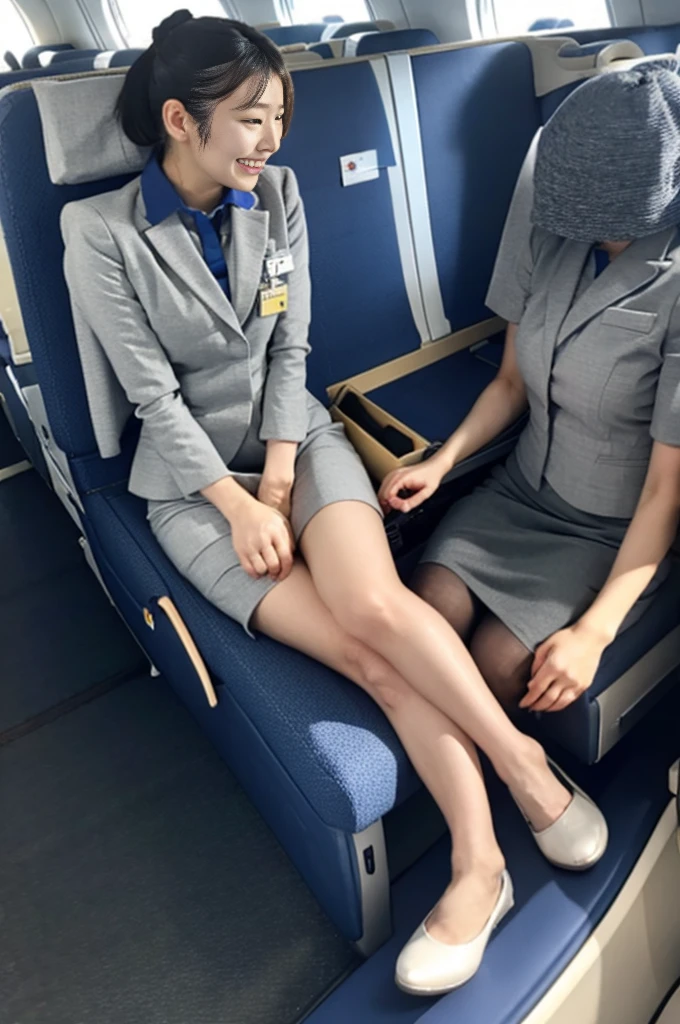 Female cabin attendant pees by putting her foot on the armrest of the passenger seat、Massive pee like a waterfall、ANA uniforms、Beauty、 Japanese woman with a viewing angle of、Perfect figure、Women blush because they are so embarrassed、From below