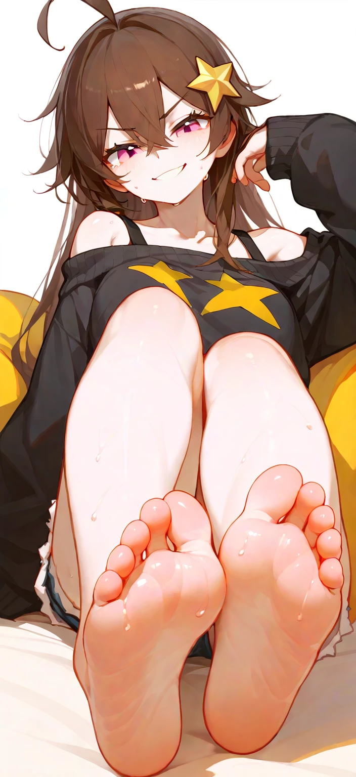 A woman showing her feet，Sweating soles of feet，Bangs between eyes，Yellow off-the-shoulder sweater ， white skin，black shoulder strap ， pink eyes，denim shorts， long hair，  dark brown hair  ， There is a yellow five-pointed star hair ornament on the right side of the hair，Smirk，Aho, ahoge