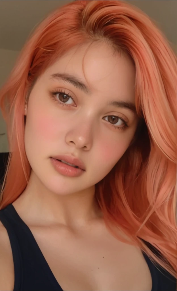 mulher arafa com cabelo rosa deitada na cama, flowing pink hair, com cabelo rosa, long flowing pink hair, cabelo rosa wispy, cabelo rosa, cabelo rosa longo, cabelo rosa claro, cabelo rosa claro com chamas cor-de-rosa, tom de pele rosa pastel, cabelo rosa encaracolado, foto colorida hiper realista, Sidnei Sweeney, rosto como ester exposito