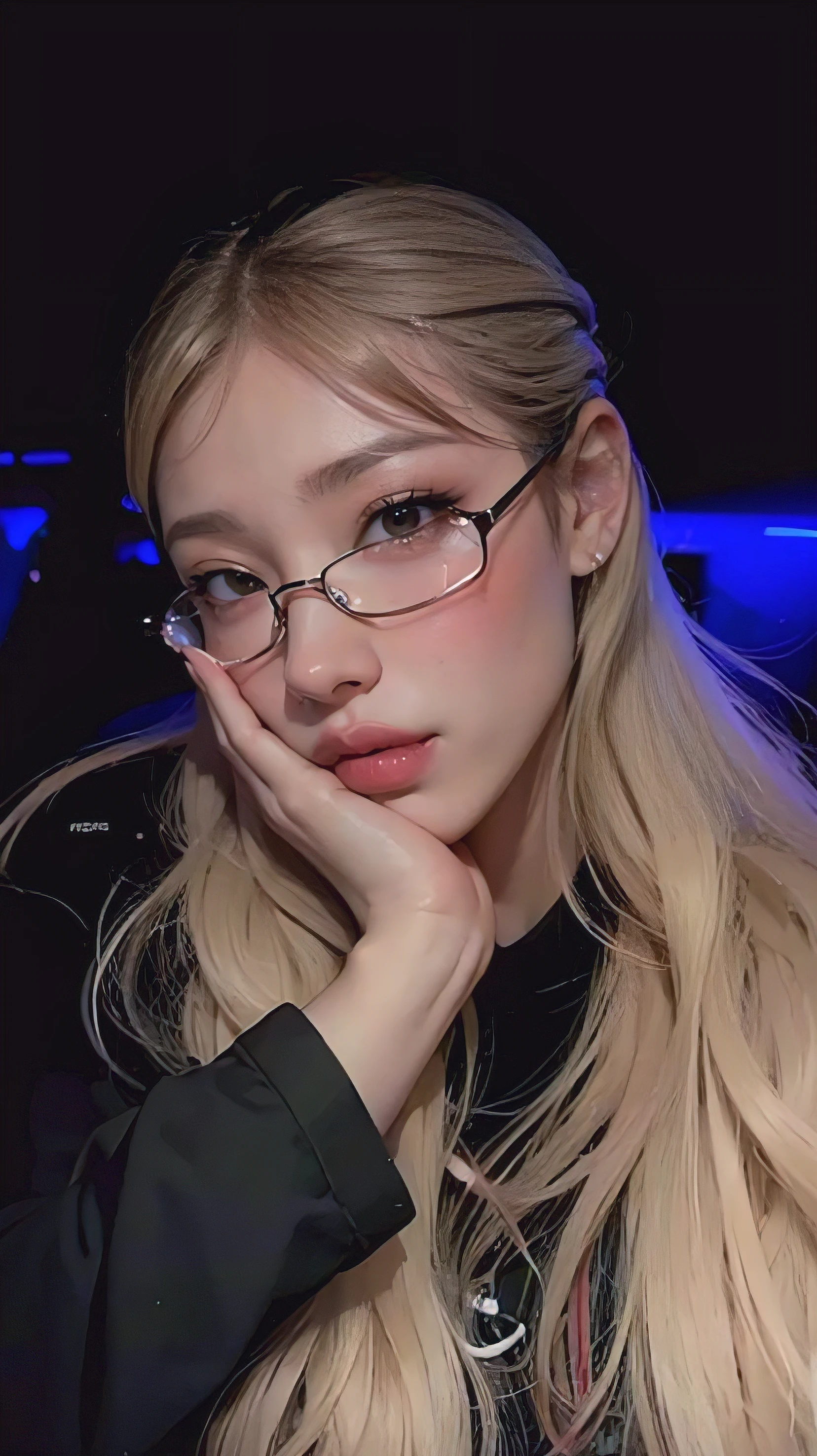 (8K, 4K, Best quality, A high resolution, 超A high resolution:1.1), (Masterpiece, Realistic, photo-realistic:1.1), 1girll, face, Close-up, double tails, Blonde hair, Black eyes, Red lips, (Looking in the audience:2),Absurd long hair,long eyelasher,eye shadows,petty face,largeeyes,exposed bare shoulders,hight contrast,Wears eyebrow-rimmed glasses