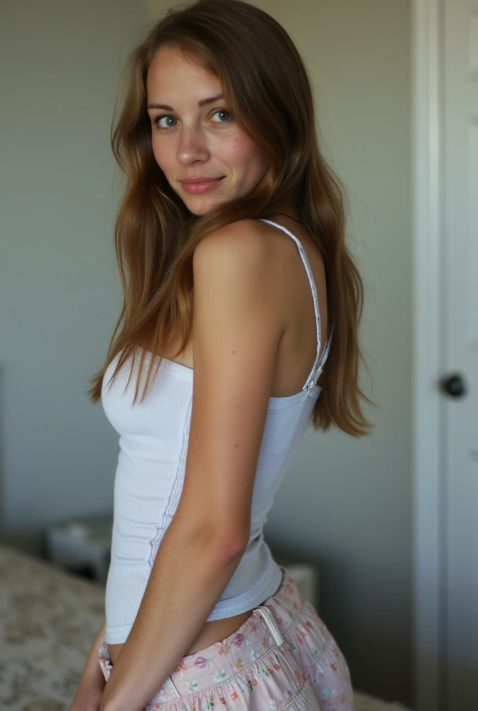 Jeune fille rousse qui fait un selfie