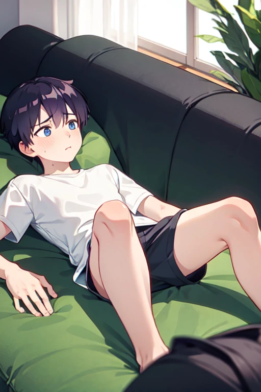 １４age　 one boy　 in underwear　 shorts　 lies down　Anxious expression