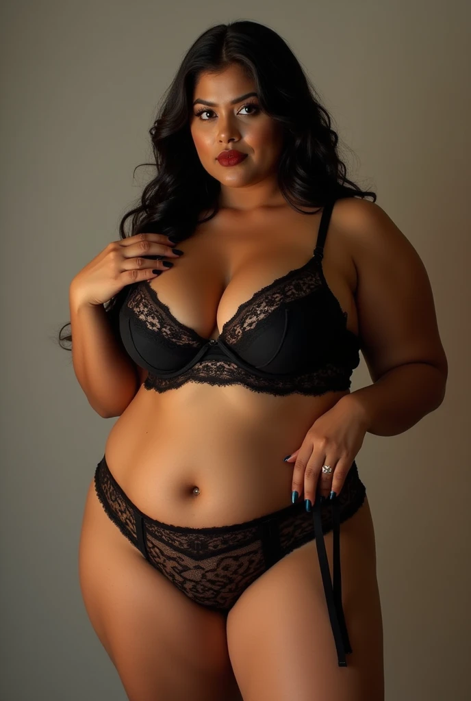 Salvadoran plus size model Suze in lingerie