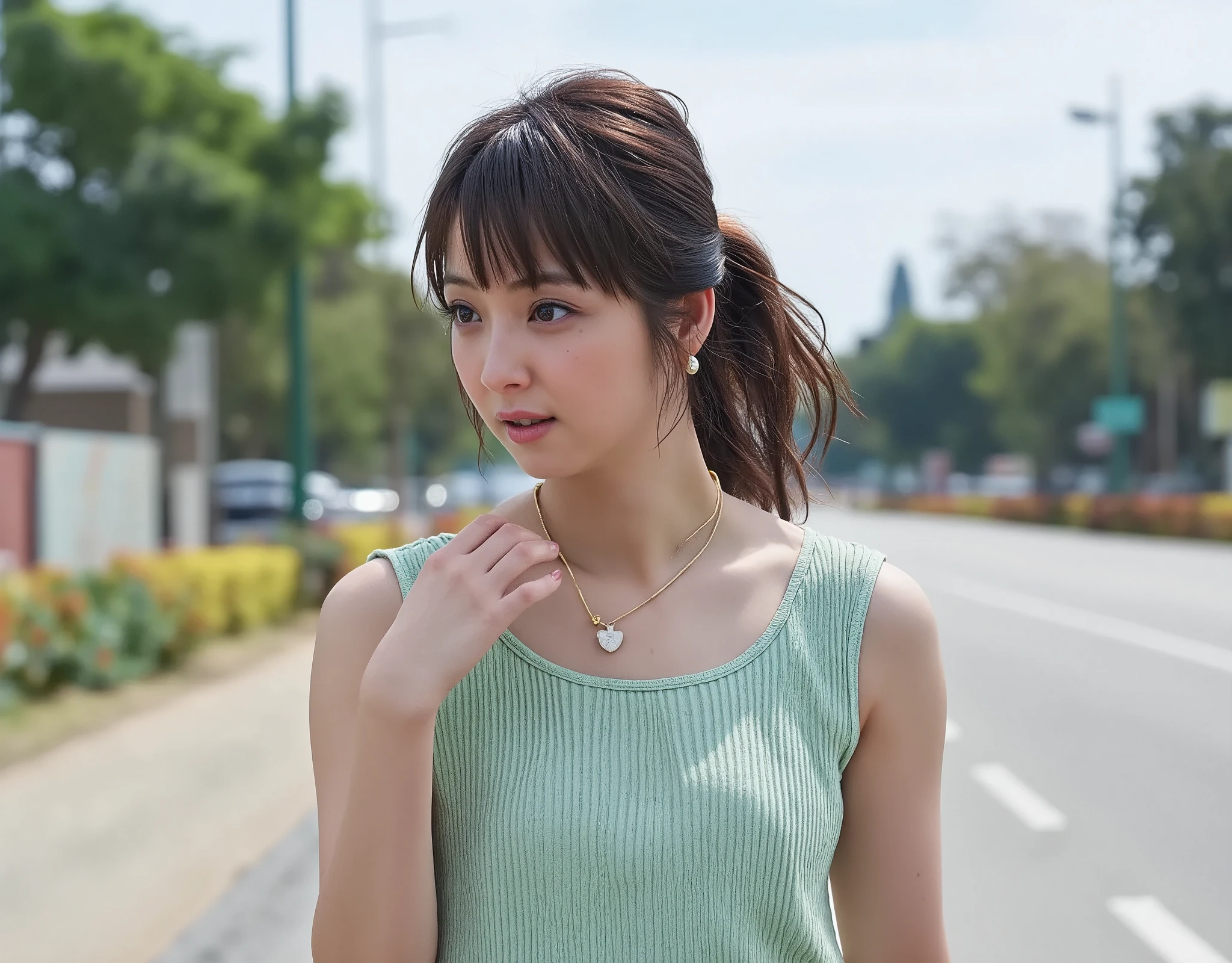 (highest quality、8k、32k、masterpiece、Hmph:1.2)、Cute Japanese Women Photos、Soft looking breasts、No bra、Ample breasts、Shortcuts、Face Focus、White T-shirt、necklace、From above、Looking at the audience、Laughter、Dimples、Dynamic Shadows、Blonde、Wet shiny hair、Sparkling, moist eyes、((Inside a crowded train)),