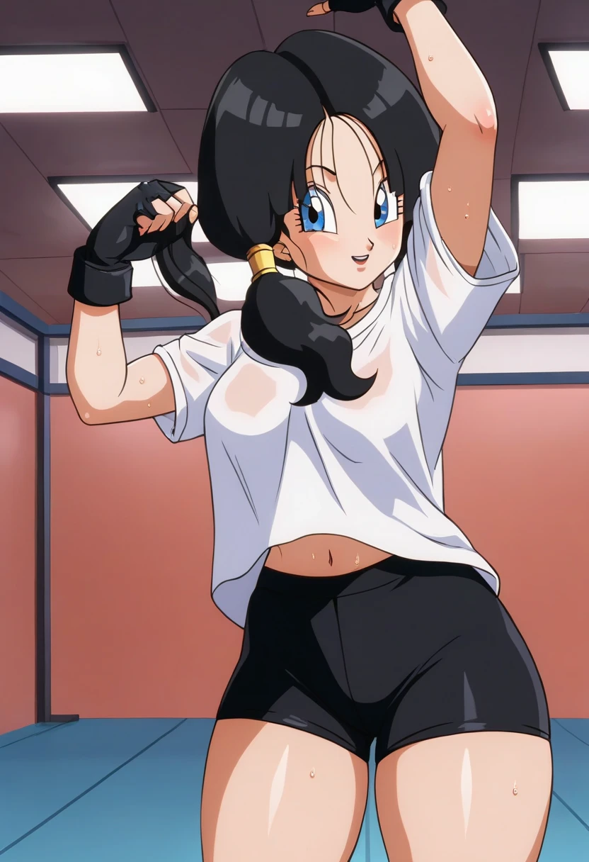 source_anime, score_9, score_8_up, score_7_up, anime screencap,
videldbz, 1girl, solo, long hair, blue eyes, black hair, ponytails, (underboob), (shirt up), (thick thighs), white shirt, contryside, fingerless gloves, black shorts, sweat, (((gym))), underboob abdôme sarado e coxas grossas Grande Calcinha fio-dental Preta sexy nua