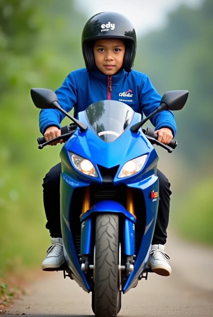 A boy dressed in black wears Li Ning Feidian 3challenger shoes,Wearing an FF811 helmet with LS2,Sitting on a white number 9 n85c motorcycle with license plate number Lu MA2119,The view behind it