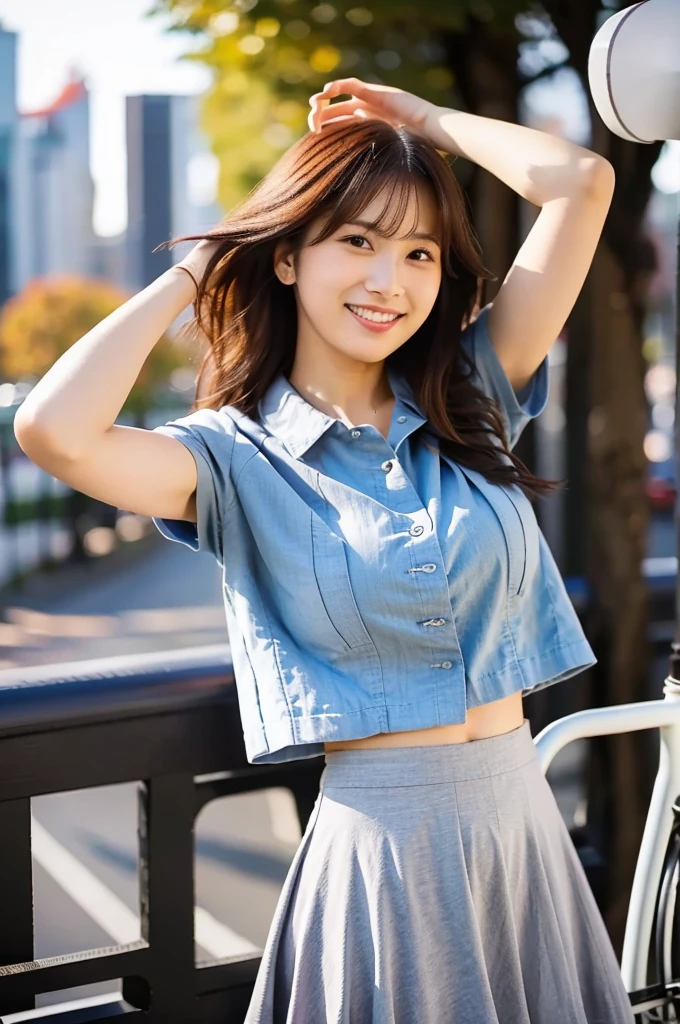 Japanese women、Big eyes, round face, smiling face、Large breasts、White T-shirt、Short jeans