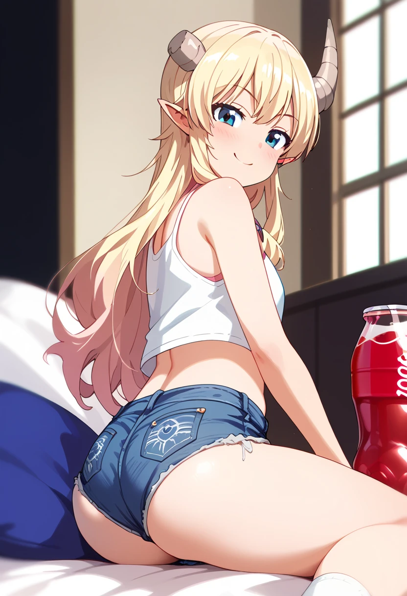 Lilith(lilith)、horn、右のhornは欠けている、smile、Kotatsu、Cola、 adorable、whole、Sitting cross-legged、assfocus, denim shorts、 pointed ears、Collarless clothing 、Half of my butt visible 