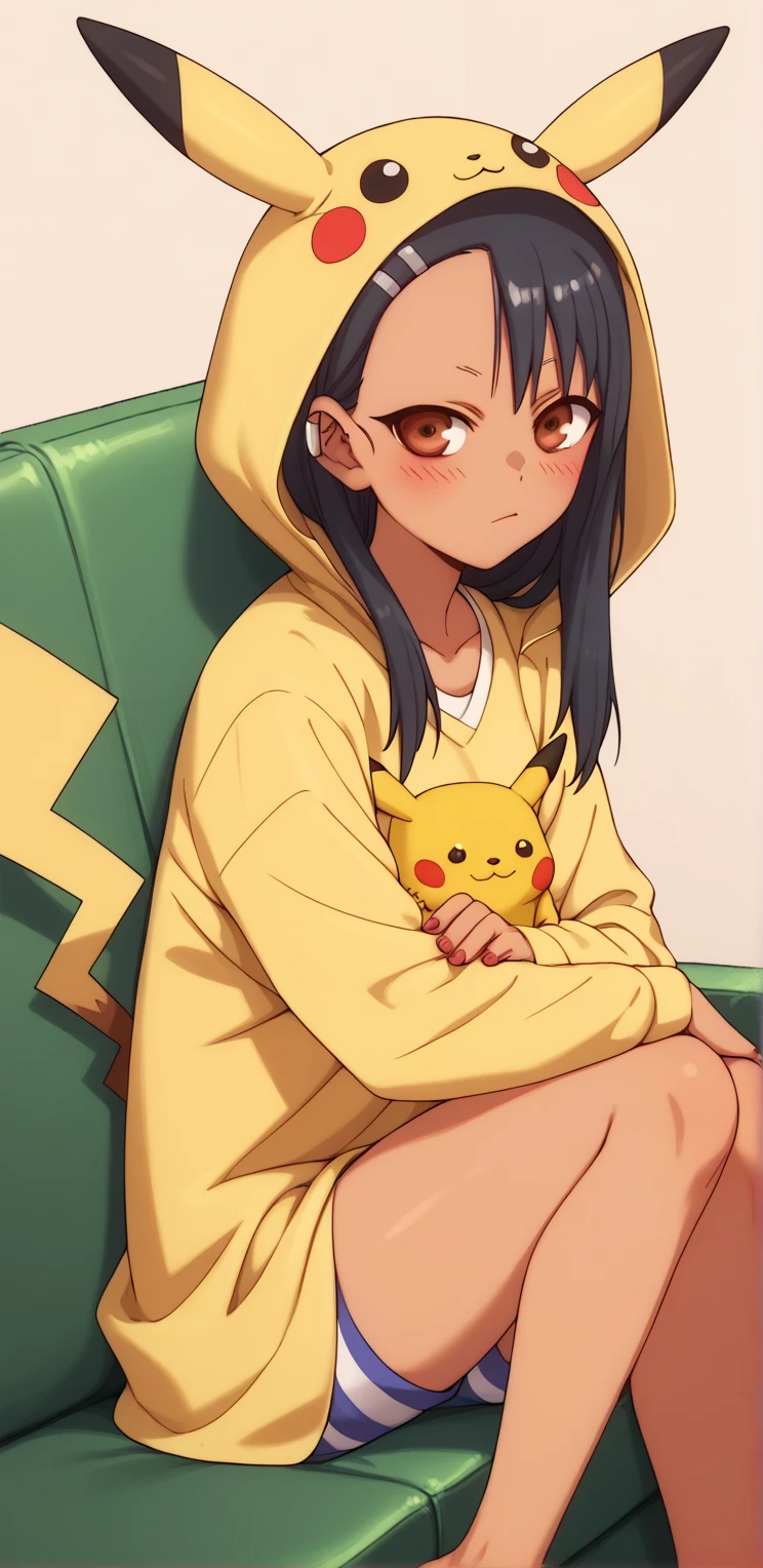 nagatoro:     Sitting on the couch   , Pikachucosplay, Pikachu \(Pikachu\),   character print, hood, moletom com hood, yellow sweatshirt,  striped shorts.Two-fingered gun  .