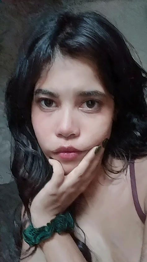 (photograph:1.2)、(photorealistic:1.3)、(masterpiece:1.3)、(Highest image quality:1.4)、ultra high resolution、(detailed eyes)、(detailed facial features)、(Detailed garment features)、8K resolution、solo focus、26 year old mature woman、no makeup、Detailed leal beautiful eyes、bangs、gold hair、long cut hair, braided hair、(realistic skin)、beautiful skin、charming、ultra high resolution、Super realistic、High definition、Camisa branca aberta、small breasts、bust B cup、cool beauty、Gray background、cinematic lighting、perfect、soft light、High resolution skin:1.2、realistic skin texture