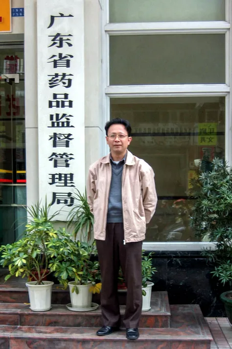 Portrait of a 60-year-old Chinese man,Good facial features,Symmetrical facial features,Clear ears,Ultra-clear and realistic facial features,Wearing a black coat,A piece of underwear where white meets green,Wearing black pants,The texture of the clothes is clear,Ultra-clear texture,Camera shooting effect,Light and shadow are natural,Symmetrical clothes,The collar is symmetrical and coordinated,Ultra-clear realistic 8K,Very detailed eyes and face, hugefilesize, Ultra detail, High definition,The background has a golden railing,The railings are straight,There are trees,marble floor,The background is Tiananmen Square,There are cars, Very detailed, Best quality, Masterpiece, , Realistis, Real, Unity, 8K wallpaper,Background details for foreground objects (Masterpiece: 1.2) (Photorealistic: 1.2) (Bokeh: 1.2) (Best quality) (Color grading) (Detailed skin: 1.3) (complex) (8K) (hdr) (Movie lighting: 1.3) (Sharp focus), Glossy glossy skin, Front-facing Ultra HD, Digital SLR, Soft lighting, High quality, film gram, Fujifilm XT3 skin texture, filmgrain, Close up, 超高分辨率,