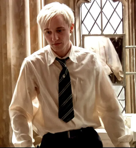 ((Draco Malfoy)), 15 anos, garoto jovem,((melhor qualidade)),sem roupa, pelado, bonito,fortinho, tanquinho, penis rest hard erect, big penis