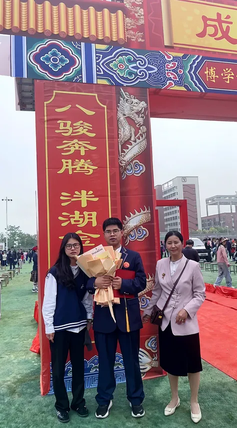 Three people stood in front of the gate of a flag, Mount Yuelu, With a Chinese temple, Taoist temples and monks, In front of the temple, Chinese tradition, wei wang, from china, Family, Li Zixin, Qiu Fang, wang liang, nanquan, mingchen shen, Tang Dynasty Palace, in front of temple