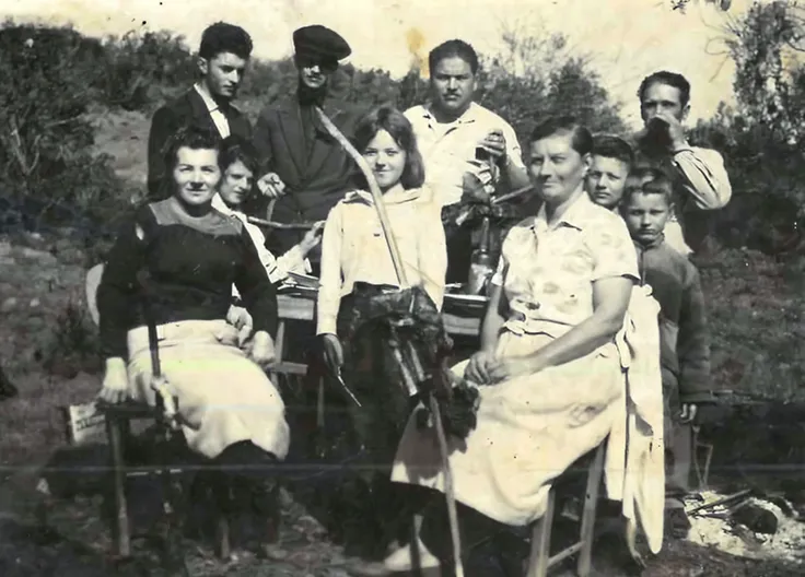 Un grupo de personas posando para una foto con guitarras, historic photograph, historical image, Foto temprana en blanco y negro, historical image, Artista desconocido, historic photo, Unknown title, Location unknown, 1958, 1 9 5 8, 1940, 1 9 4 0, 1 9 5 6, 1956