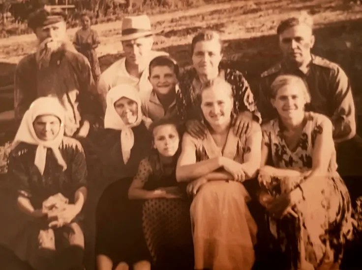 Arafed photo of a family of four in black and white photo, Old photo, Old photo, old picture, very Old photo, very famous photo, unknown place, Grieving family, black and white Old photo, 1 9 4 5, 1945, historical image, grainy damOld photo, Béla Nagy Abodi, lost photo
