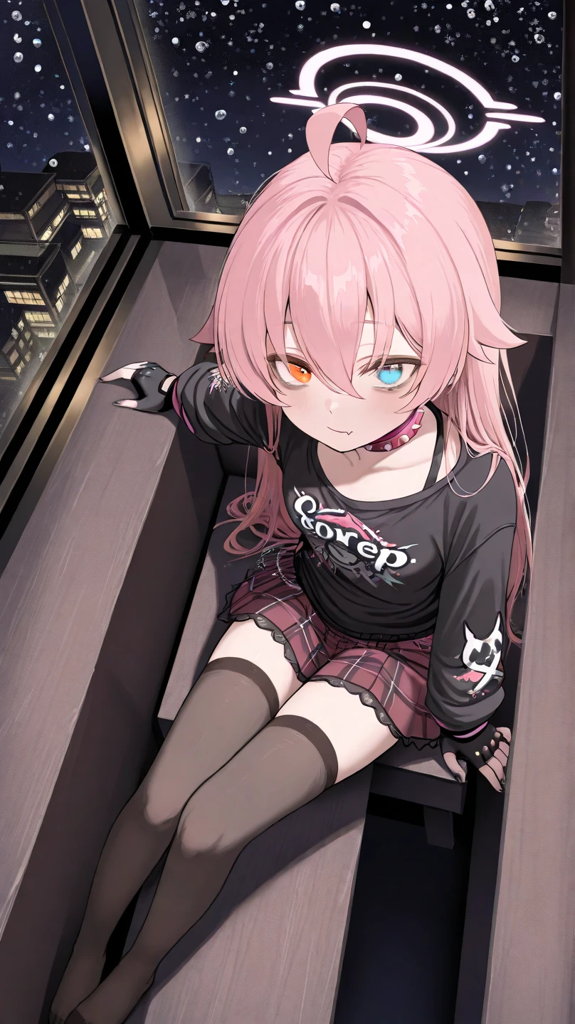 Satanichia Mcdowell casual clothes reflecting on an armchair while literally posing
(ojos color magenta)) cabello rojo