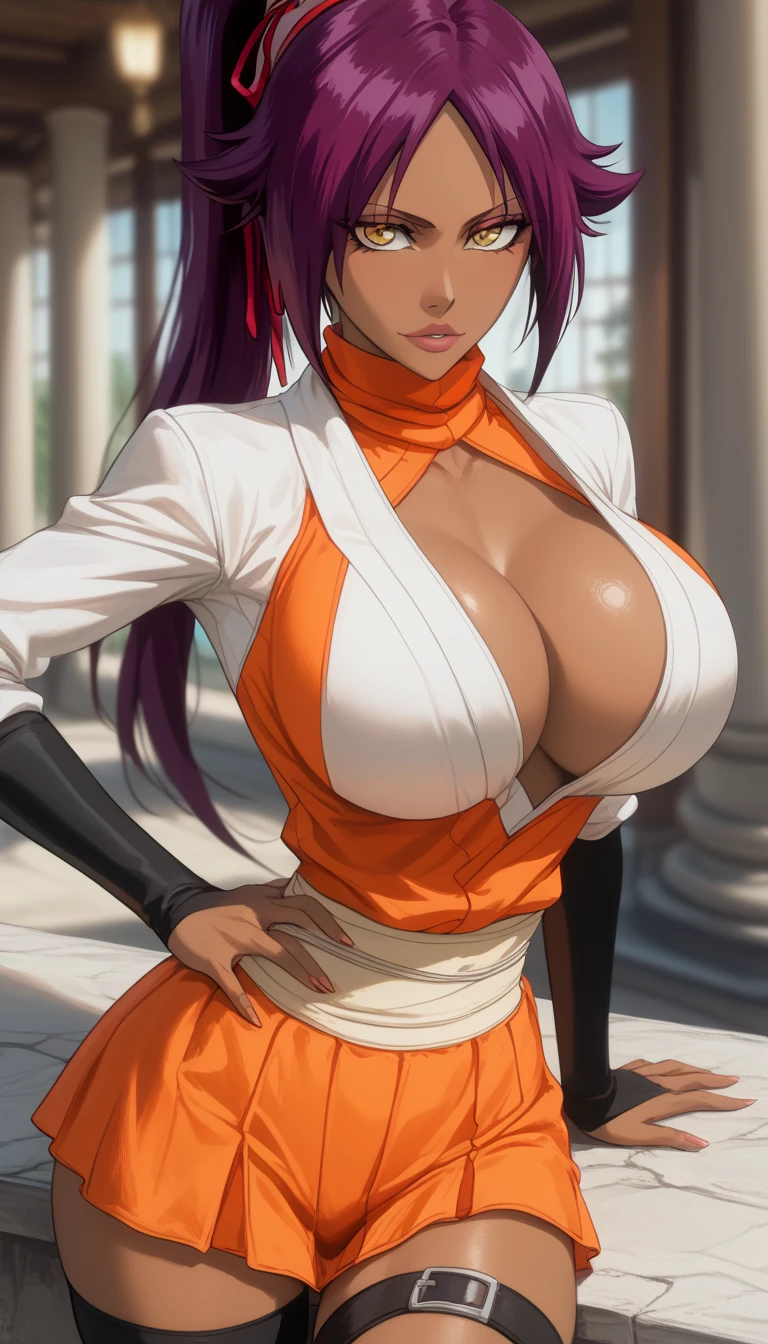  perfect eyes、 perfectly sexy face、 ultra detailed 、ultra perfect eyes、Yoruichi Shihoin、Bleach、 shiny hair 、( Big breasts ), showing cleavage、 tight waist 、 thin waist 、 Thigh straps 、pele morena、 shiny skin、Beleza、erotic、 looking at the viewer、