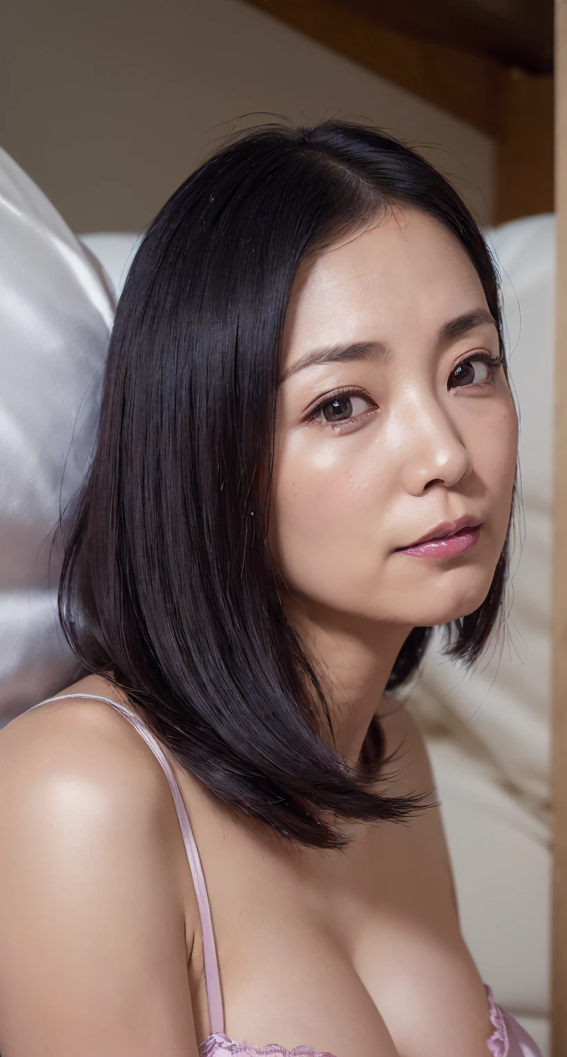 Young and beautiful woman、Love hotel room、Extremely realistic skin texture、White Lingerie、My head was held down by a man、She is forced to hold the penis in her mouth、Deepthroat、Woman Sucking、A woman with a very painful face、Shooting from the side、Side angle