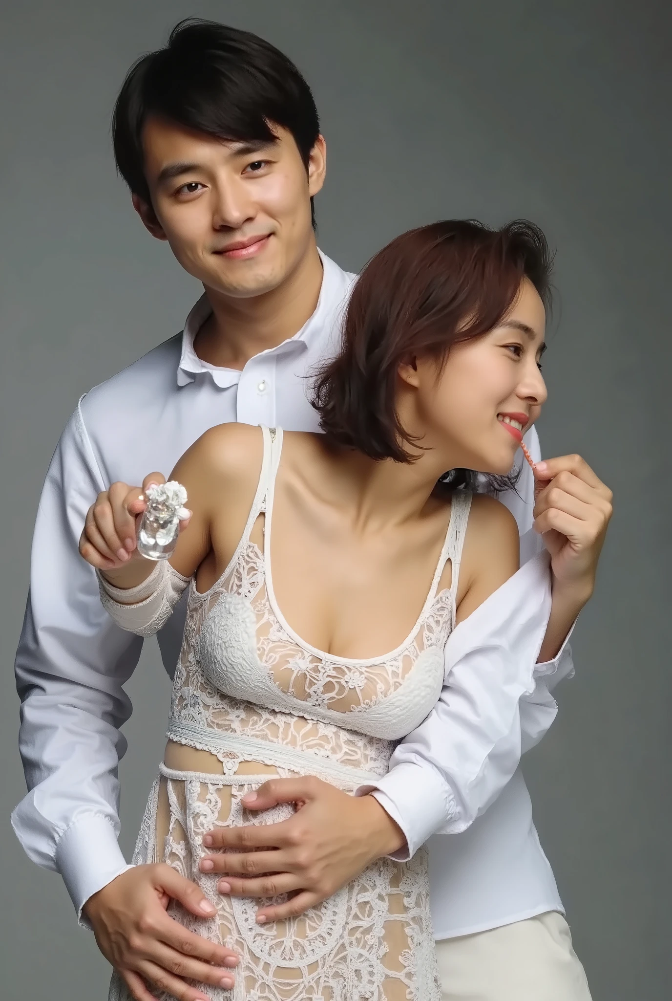 (( Lace Nightgown)) , Looking above my collarbone 、 raises his throat for a cute smile、Teenage Girl、Pregnant Woman's Stomach 、 choker 、 garter,A man stands behind and hugs me