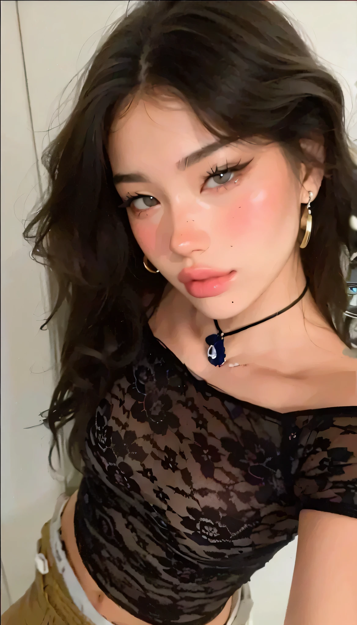 Arafed Mujer con un tatuaje en el brazo y una blusa negra, ella tiene el pelo negro con flequillo, charli xcx, flequillo negro, cabello con flequillo negro, imagen de perfil, gothic girl, 1 7 - year - old gothic girl, mirada sexy, pelo negro y flequillo blanco, pelo negro y ojos grandes, Alexa 65, Alexa65