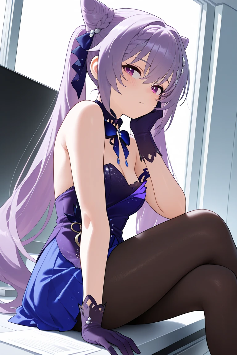 Long violet hair that just fell over the shoulder，A pair of dull golden pupils，It has a pair of very small horse ears, like a doll，Poor loli。