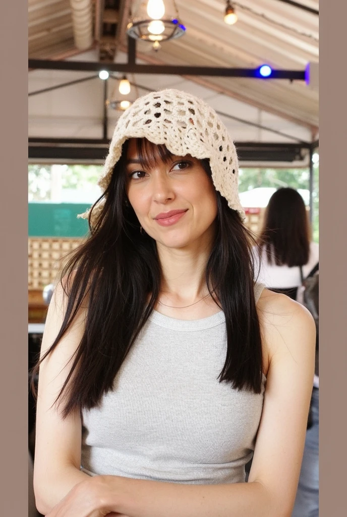 Mujer alta, blanca, con cabello largo negro, paseando por un parque, realista, cara afilada,