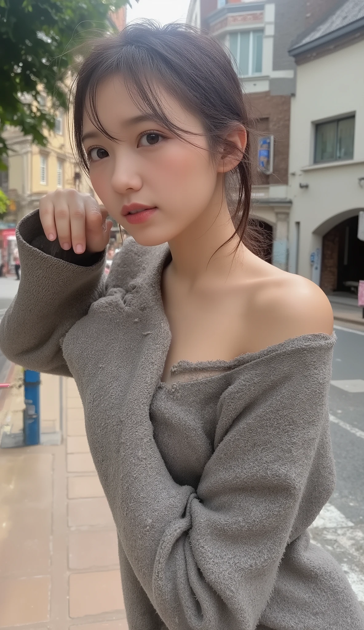(top-quality、8k、32k、​masterpiece、UHD:1.2)、Photo of a cute Japanese woman、large full breasts、Medium hair、A dark-haired、The upper part of the body、sface focus、oversized_sweater、a necklace、simple background、From  above、looking at the viewers、winc、A sexy