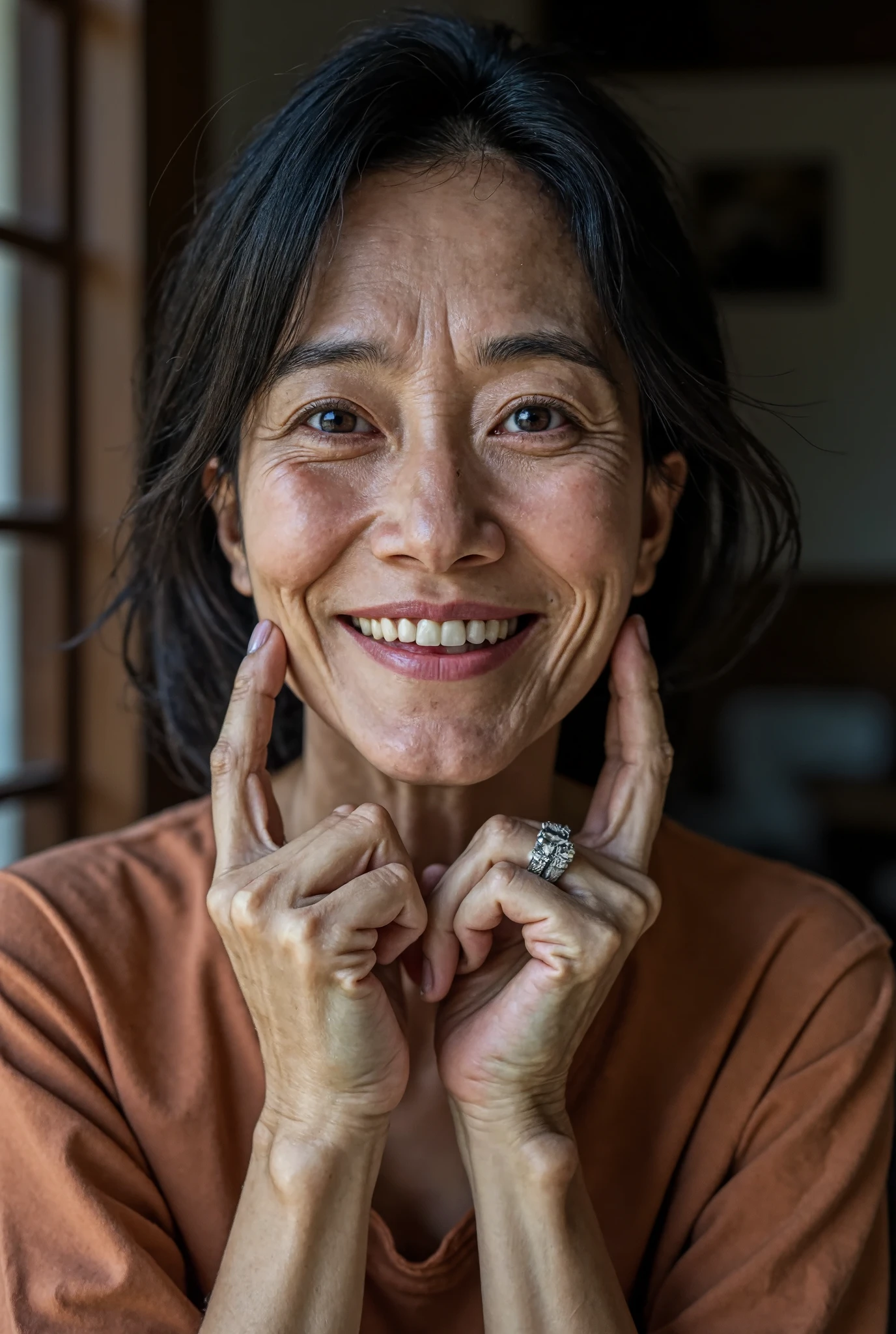 55-year-old woman、Wrinkles on the face、Nasty poses、Laugh、Swimsuit、japanes