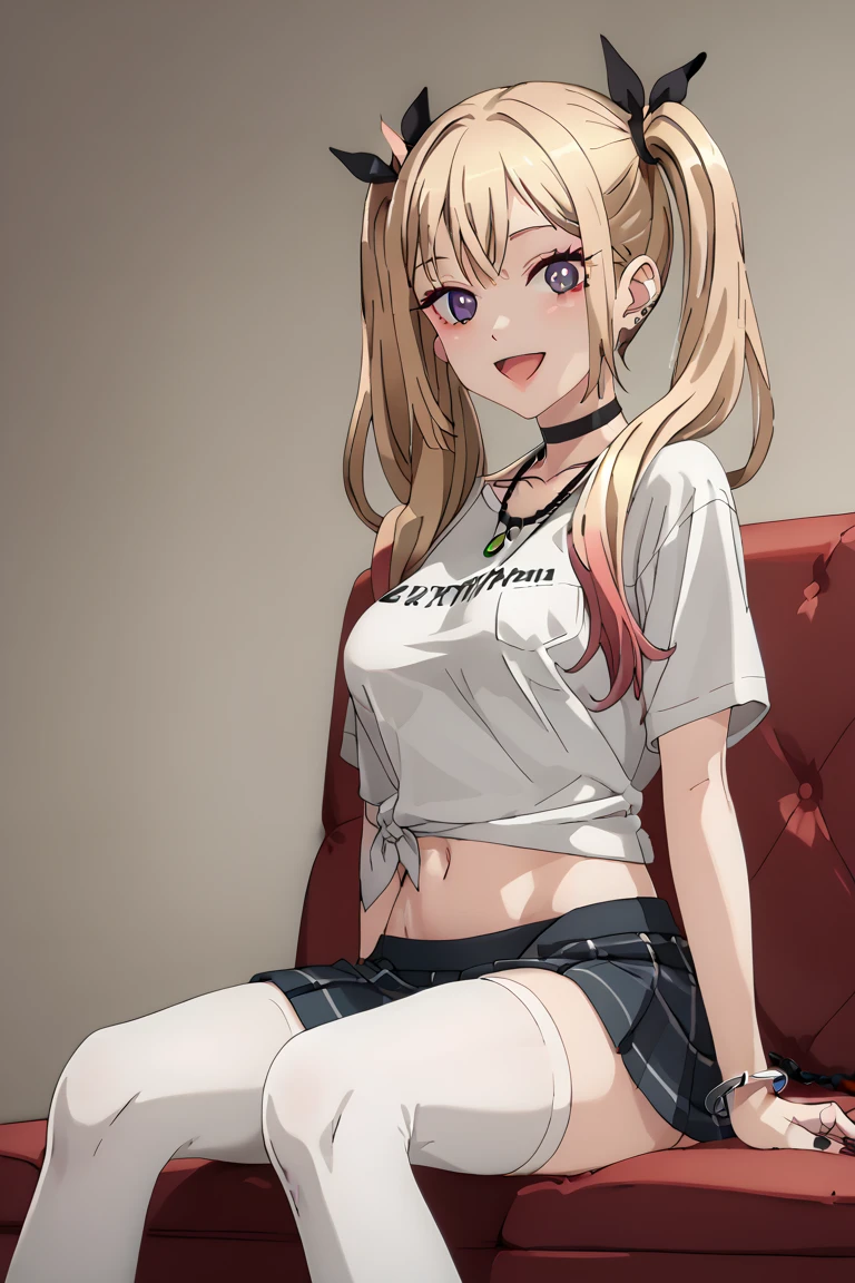 Chica anime alta, cabello largo negro, ojos azules, ropa jeans con una chaqueta, que deja a la vista su grades pechos (mirada seductora). Sitting on the couch crossing her legs