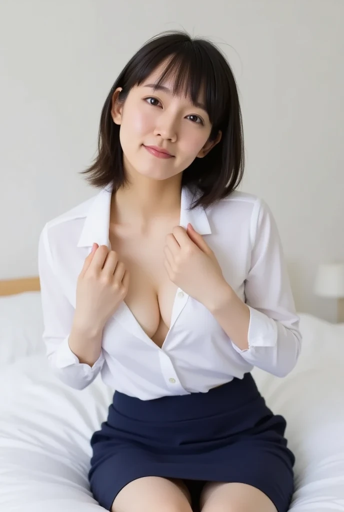 ((traditional Japanese room、On tatami mats))、A smile、(realisitic、Photorealsitic:1.37)、(​masterpiece)、(top-quality:1.4)、(超A high resolution:1.2)、(Raw photography:1.2)、(sharp focus:1.3)、(Sitting on the floor:1.2)、opens legs、elegent、(full body Esbian:1.2)、(One girl in a detailed pencil skirt and black suit jacket and white shirt:1.3)、(OL)、professionattire、high-heels、(24 year old:1.1)、(smile:1.3)、(Shine Hair:1.3)、 brown haired、bob cuts、 Short pencil skirt (Colossal tits:1.2)、(Bright daytime indoors:1.2), shot from a side angle、beautiful finely detailed eyes、 see the beholder,、(cute little)、(((high-heels)))、White underwear、((front view)),((e cup titts))