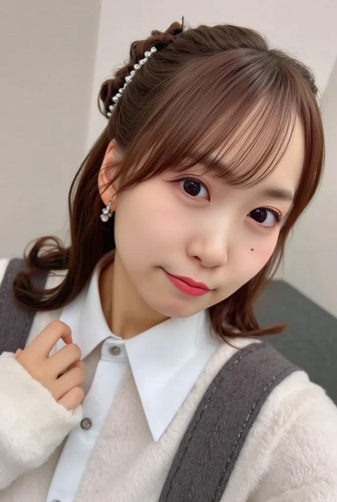 (8K、Raw photo、best image quality、masterpiece:1.2)、(genuine、photogenuine:1.37)、Super detailed、ultra high resolution、girl、1 person、eyes that look at the viewer、Beautiful face in every detail、smile、narrow、 (slim waist) :1.3)、(((The best smile)))、(((Best smile)))、(((A bursting smile)))、(((Perfect lol)))、
(((Braid)))、(((High Twintails)))、(((tiara)))、
thick and beautiful skin、skin texture、flowing hair、professional writing、as a whole human body、twin tails、Braid、high school girlの、high school girl、School Zone、Tokyo、cityscape、red tie、bob hair、happy smile、baby face smile、no makeup、16 years old、a little chubby、E cup breasts、