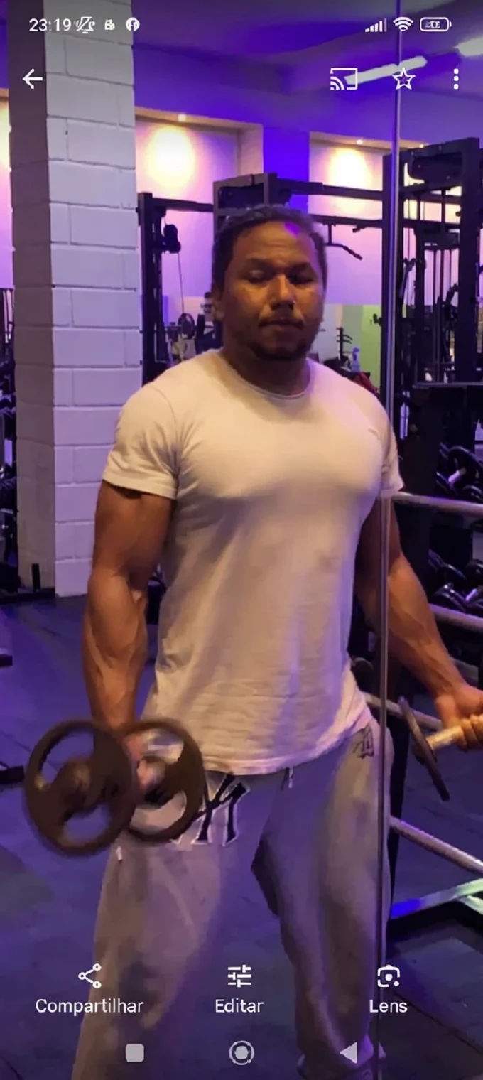 Tupac lifting weights