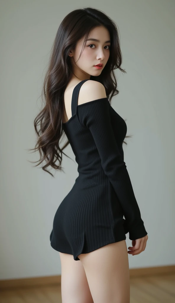 best quality,Masterpiece,Ultra high resolution,(real:1.4),original photo,ultra high definition，8ก，perfect girl，in the dark，High image quality，black hair，His long hair falls over his shoulders.，beach wave hairstyle，Moist red lips，มนุษย์ที่real，CG rendering