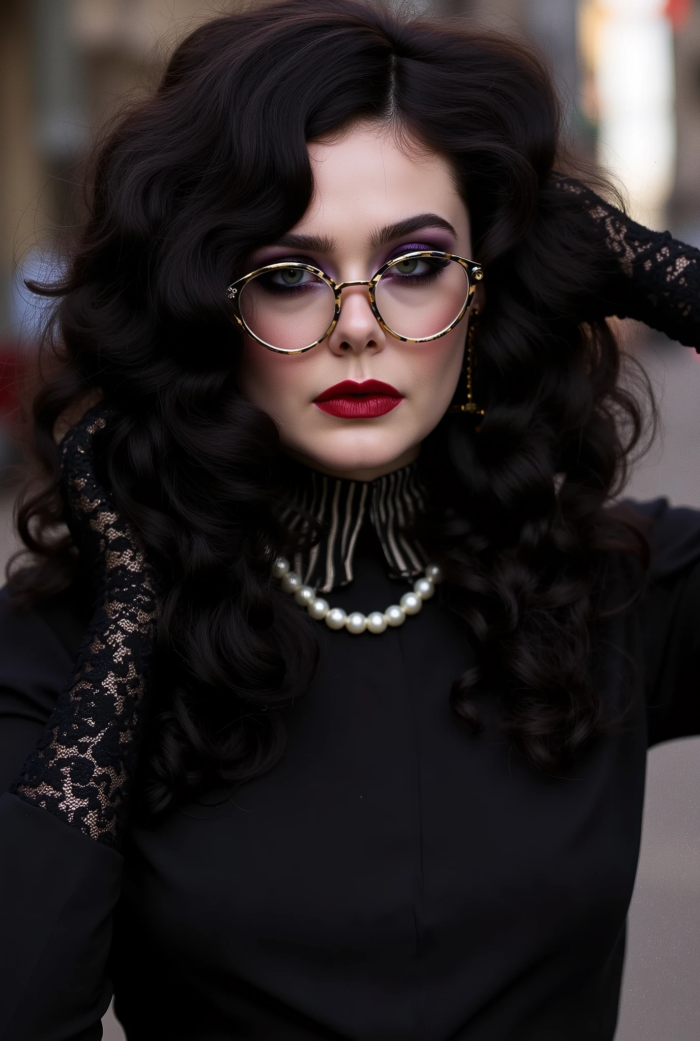 With long, curly black hair、Heavy makeup and purple eyeshadow、Dark eyeliner、Wearing a pearl necklace、Wearing gold-rimmed glasses、Wearing long gloves made of black rose lace、A woman in her wearing a black blouse with a striped stand-up collar.