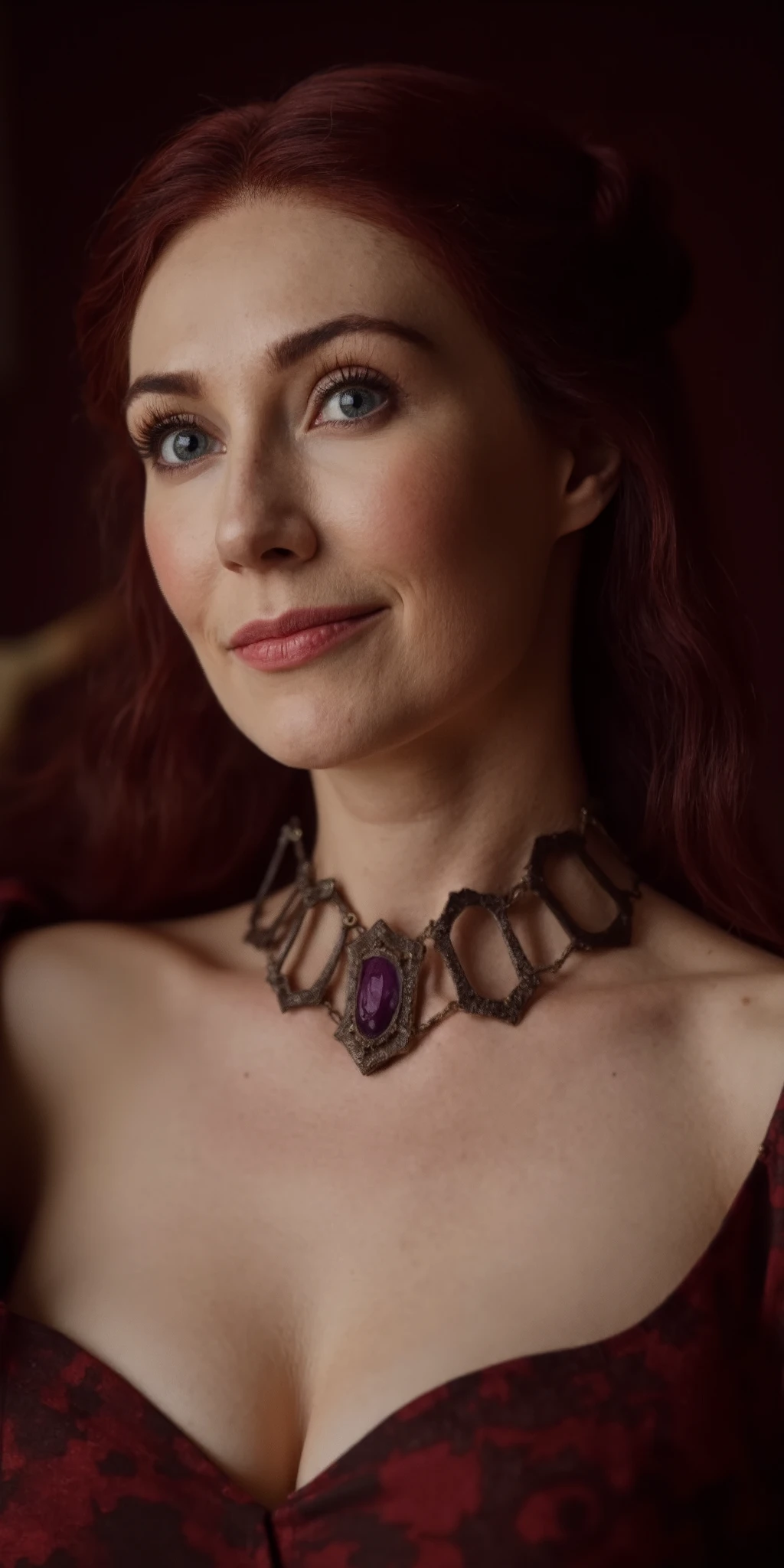 Photo époustouflante, imperfections, petit sourire, collier, regardant par-dessus les épaules, cils, détail des cheveux fins, toute la coiffure visible, yeux parfaits avec motif d'iris, lèvres sensuelles, nez, (Parfaitement net:1.3), textures réalistes, (mise au point profonde, mise au point sur l'arrière-plan:1.5), décolleté profond. 8k uhd, reflex numérique, Image de très haute qualité, grain de film, Fujifilm XT3