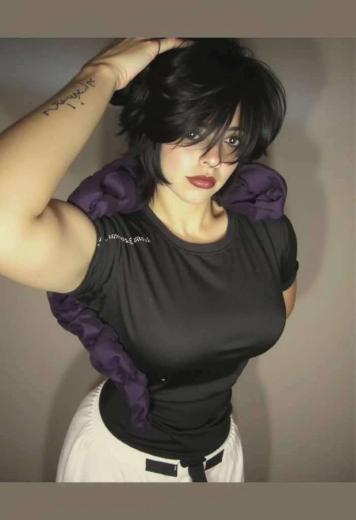 Uma linda garota latina, she is on her back showing her ass. Ela tem cabelos curtos e peitos grandes 