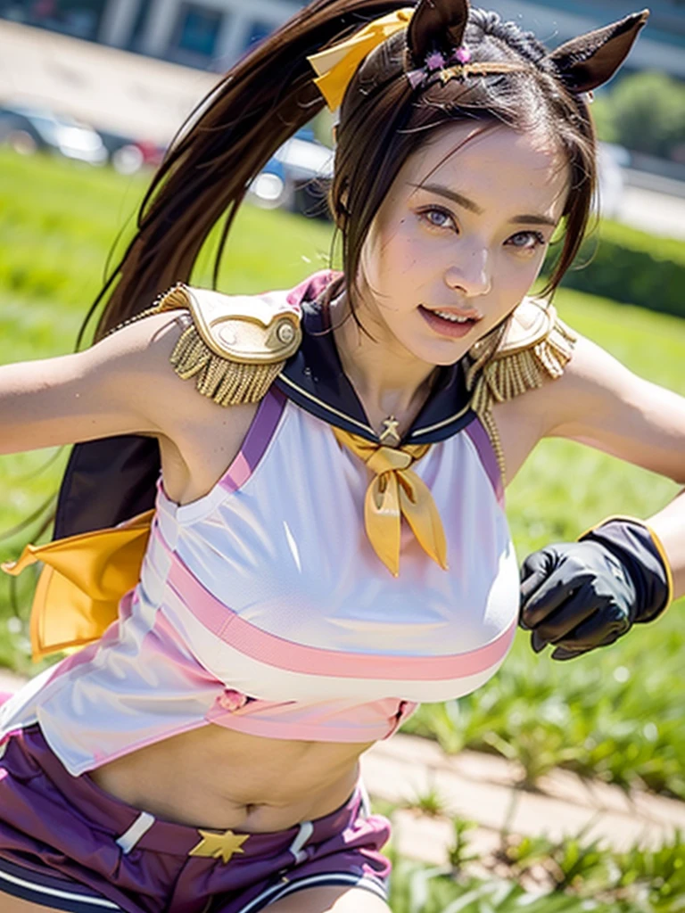 Looking into the camera、Brown hair fluttering in the wind