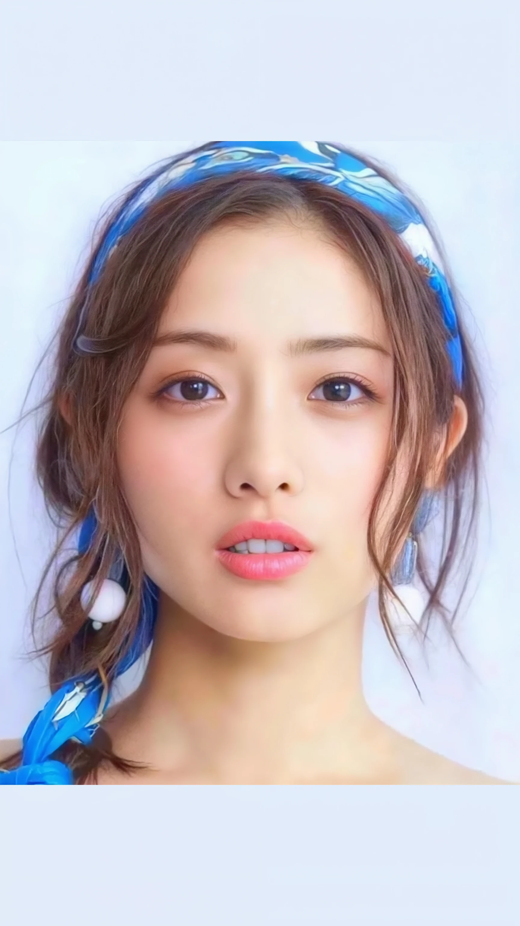 (Realistic Light、Highest quality、8k、masterpiece:1.3))、Frank、One Girl、Beautiful woman with perfect figure:1.4、Brown haired、Red cheeks、Ultra detailed face、Ultra-detailed eyes、Very fine eye、double eyelid、Long upper and lower lashes、Glowing Skin、Wet skin、focus on camera、((Beautiful models of Koreans、Beautiful Korean woman with perfect figure))、Adult women、2、Heavy Hanging Chest、Sexy pose、Whole Body Ezbian、Hips、heavy hanging breast.黒いパンティmasterpiece, Highest quality, The strongest sportswoman, basketball, Popular characters, (Baseball cap), (sunglasses)、Cute bra and panties, Dark brown hair,, Blunt bangs, straight、fullbody